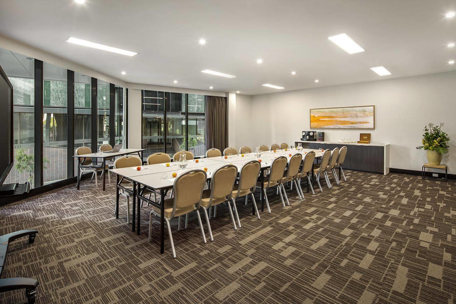 Quest Aparthotel 4*